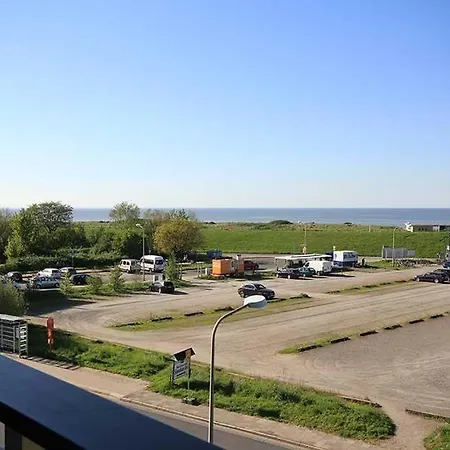 Fewo-304-mit-meerblick-und-strandkorb-im-haus-jan-am-strand-in-doese Cuxhaven