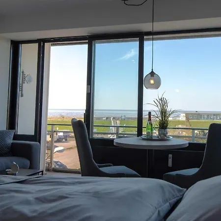 Fewo-304-mit-meerblick-und-strandkorb-im-haus-jan-am-strand-in-doese