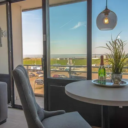Fewo-304-mit-meerblick-und-strandkorb-im-haus-jan-am-strand-in-doese *